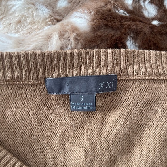 Forever 21 argyle sweater - Picture 3 of 3